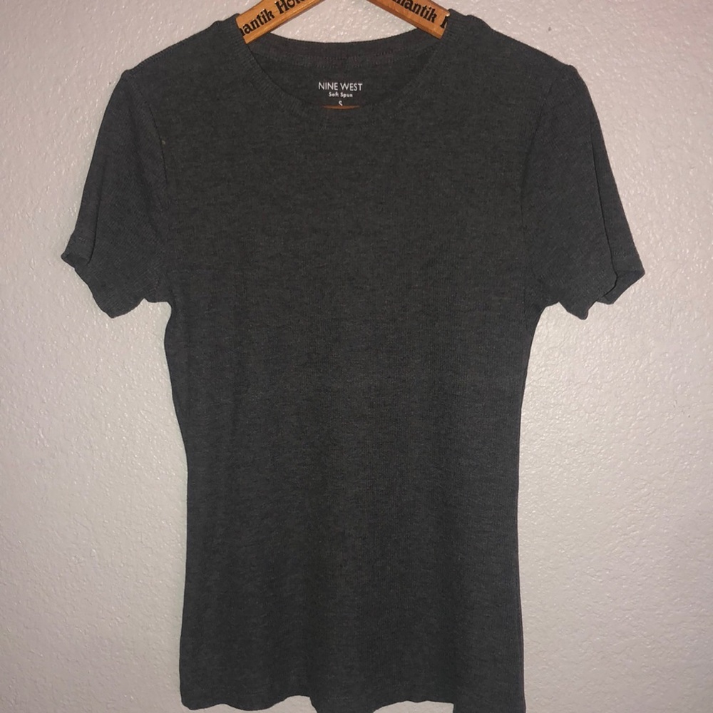 4️⃣ FOR $🔟! NINE WEST SOFT SPUN SHORT SLEEVE TOP
